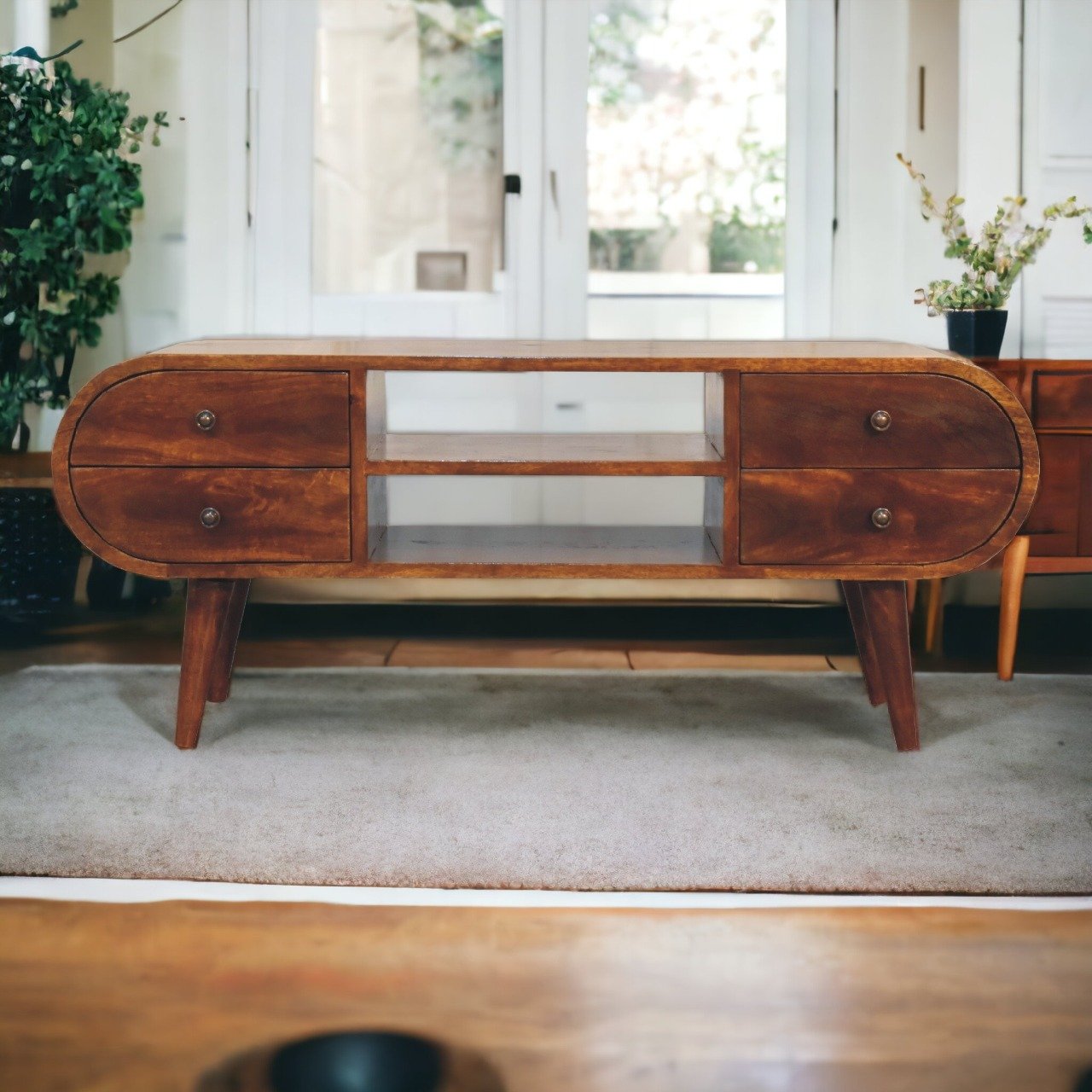 Szafka RTV z litego drewna mango – kasztanowa, 110 cm — model IN3569 - obrazek 9