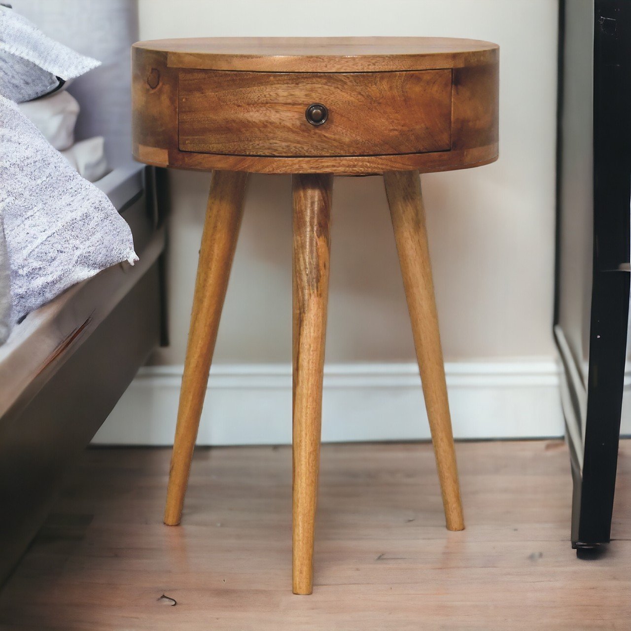 Szafka nocna z litego drewna mango – dębowa, 40 cm — model IN3279 - aranzacja wnetrza